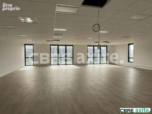 Bureau 168 m²