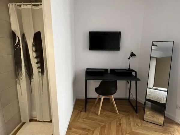 Chambre avec salle d'eau dans bel appartement en colocation