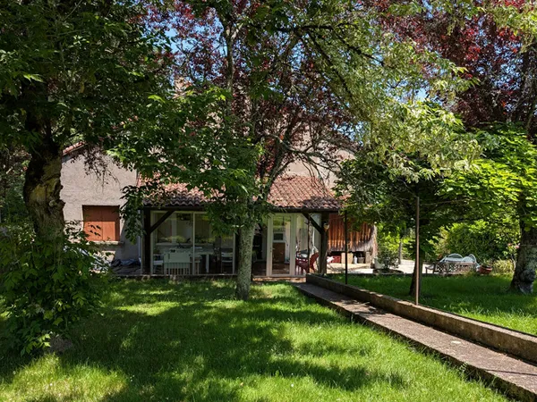 Maison de famille avec dépendances