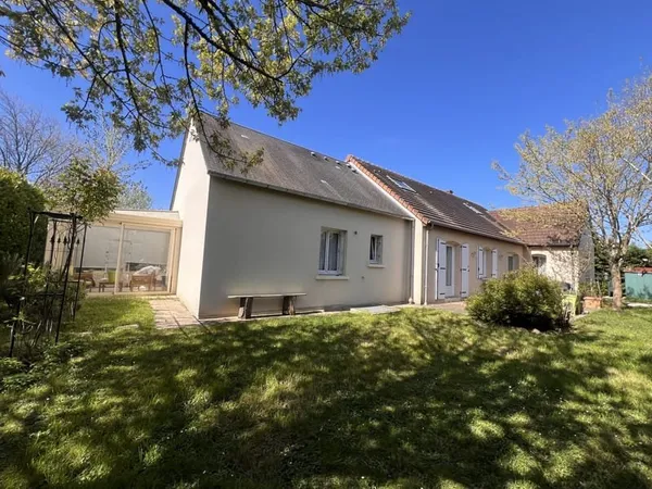 Maison à vendre avec 5 chambres à Luynes (37)
