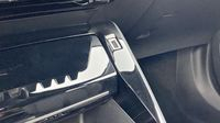Peugeot 2008 1.2 PureTech 130ch S&S Allure Pack EAT8 — photo 17