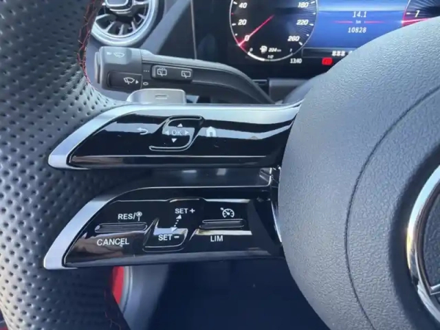 Mercedes Gla 200 d amg line — photo 16