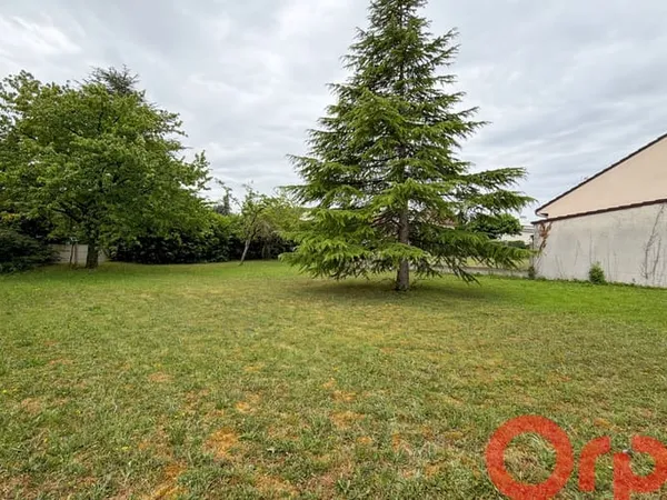Terrain 749 m²
