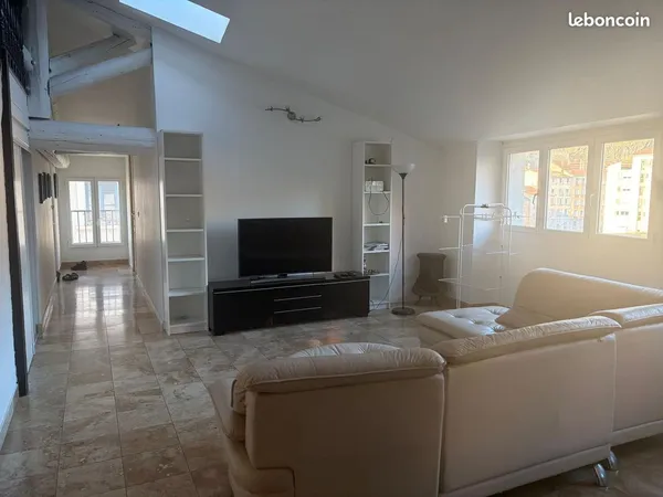 Chambre à louer en colocation - Centre-ville de Vienne (38200)