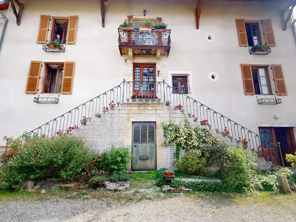 Maison spacieuse à vendre à Courchapon - Réf 2680