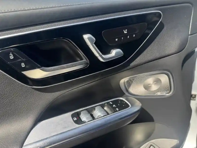 Mercedes Glc 300 e  hybrid eq 4matic am — photo 11