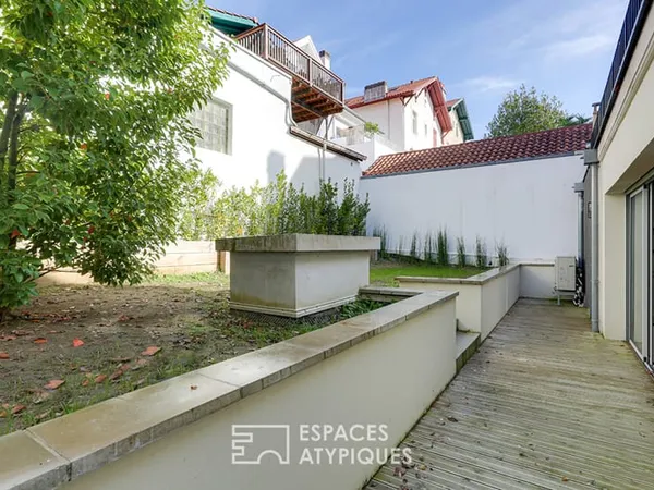 Écrin contemporain de plain-pied : pureté des lignes et jardin secret aux allures de maison