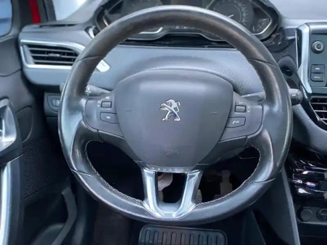 Peugeot 2008 1.2 puretech 110ch allure s&amp;s — photo 10