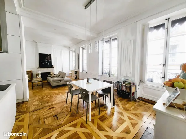 Lyon 1er - 69 m² de charme et de potentiel