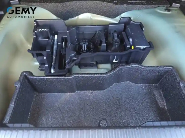 Peugeot 2008 hybrid 145 e-dcs6 — photo 12