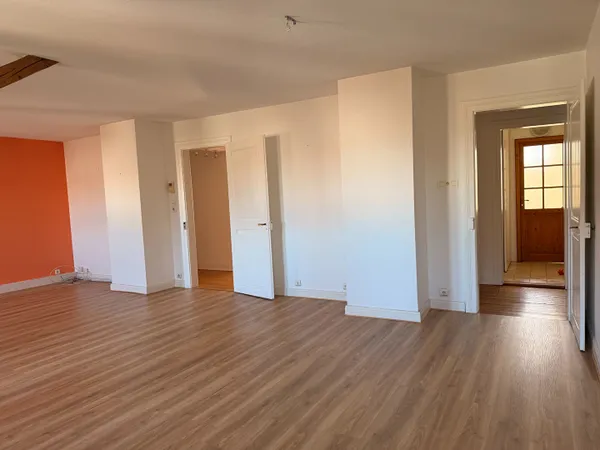 160 m² en duplex avec garage et place de parking en plein centre ville