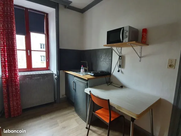 Chambre meublée centre QUIMPER 410
