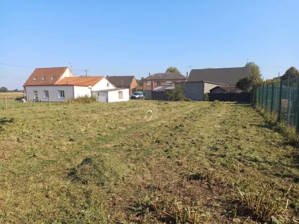 Terrain constructible de 783 m² au calme
