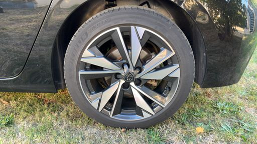 Peugeot 308 1.5 BlueHDi 130 EAT8 - Allure Pack – 2023 – 54298 km – Diesel – Boîte Automatique — photo 16