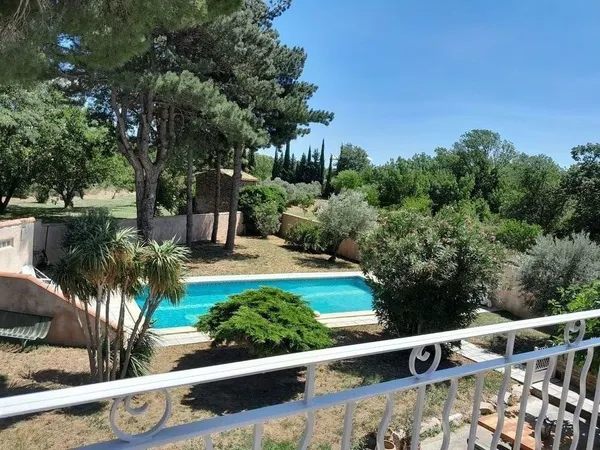 Maison de campagne rénovée en pierre au calme ( 14453 m2 )