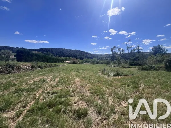 Terrain 700 m²