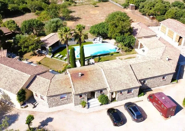 Maison 13 pièces 345 m²