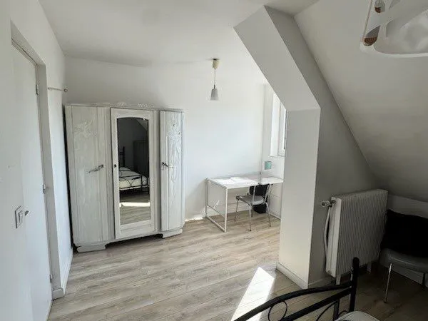 Chambre en colocation dans une maison avec jardin