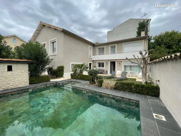Maison Familiale piscine quartier recherché