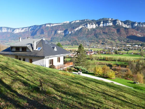 T4: Vue/Parking/Balcon/Terrasse couverte/Cave/Espace vert