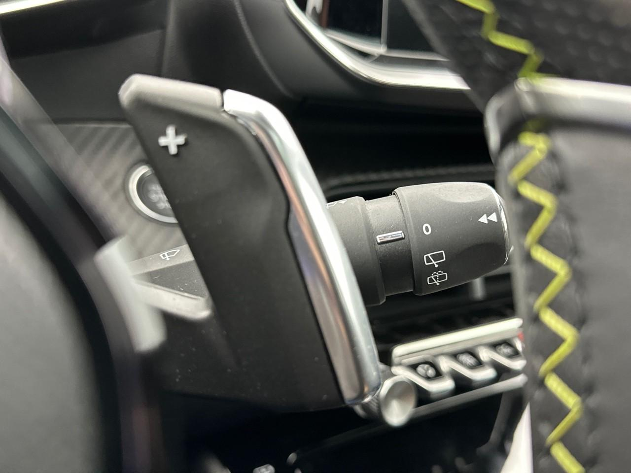 Peugeot 208 puretech 100 s&s eat8 gt — photo 18