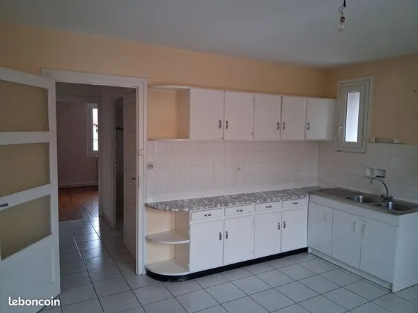 Spacieux appartement de 98 m2 avec parking dans secteur calme - vue dégagée - garage possible