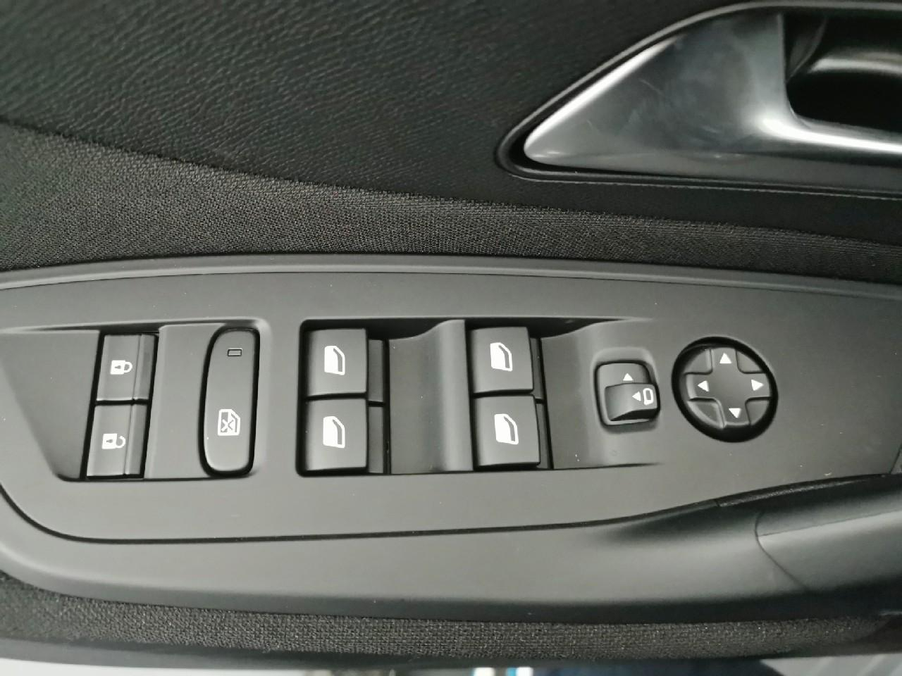 Peugeot 308 sw hybrid 145 e-dcs6 style — photo 17