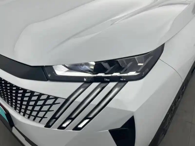 Peugeot 3008 hybrid 145 e-dcs6 — photo 44