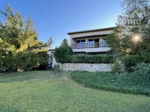 Maison 10 pièces - 271 m²