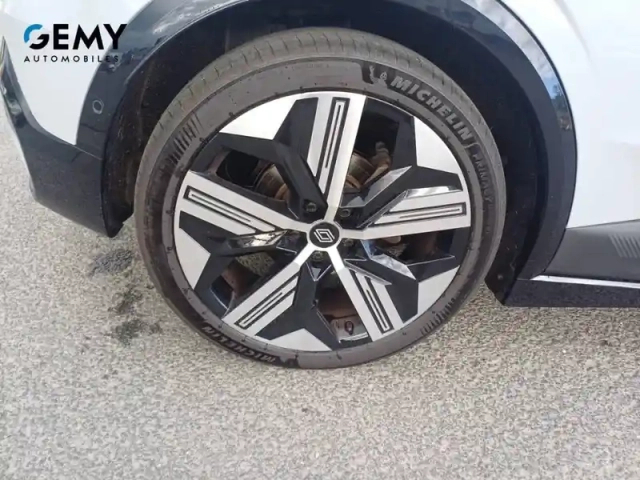 Renault Megane e-tech ev60 220 ch super charge — photo 13