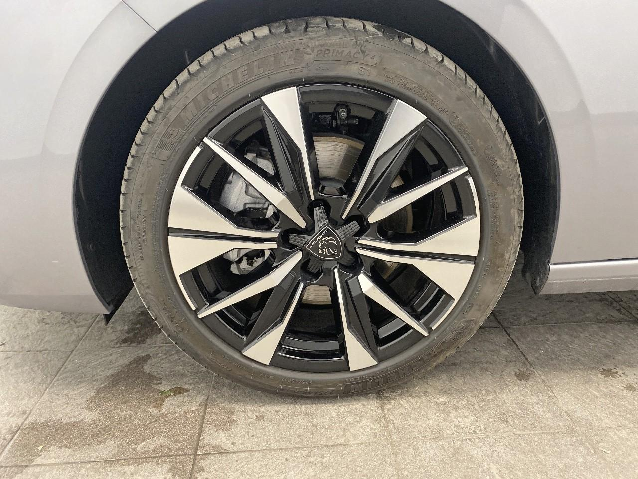 Peugeot 308 hybrid 145 e-dcs6 allure — photo 11