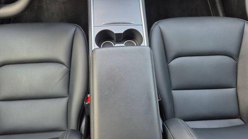 Tesla Model Y 275 Rwd - Standard Range – 2022 – 36852 km – Électrique – Boîte Automatique — photo 24
