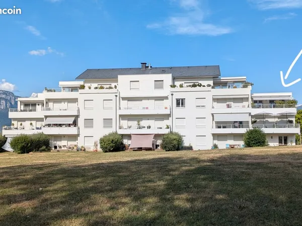 T4 de 95 m², 2 terrasses, garage, cave, parking - Jacob-Bellecombette