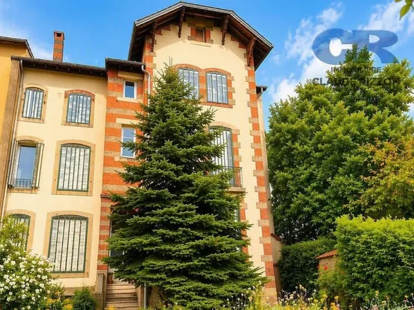 Maison 9 pièces 300 m²