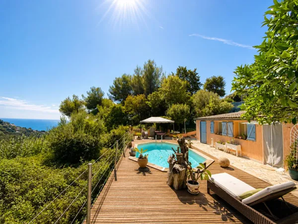 Maison atypique avec piscine et vue mer – Proche Monaco