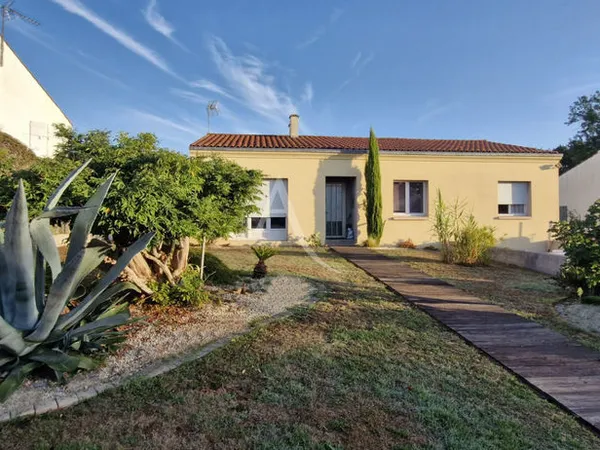 A VENDRE Mouilleron Le Captif - Maison familiale de 135m² avec piscine + sauna + Jacuzzi