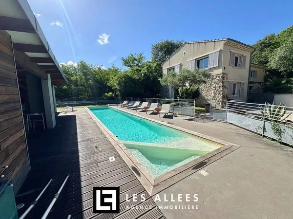 Maison 5 pièces 202 m²