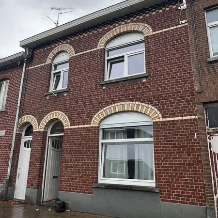 Maison 3 chambres, 2 salles de bains et jardin