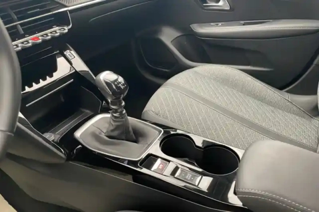 Peugeot 208 100 s&amp;s bvm6 — photo 10