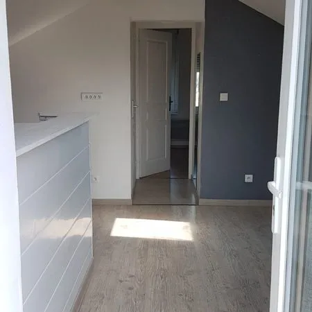 Loue F2 mansardé de 45 m² avec terrasse
