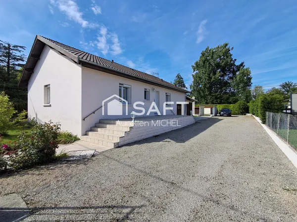 Maison de plain pied avec double garage