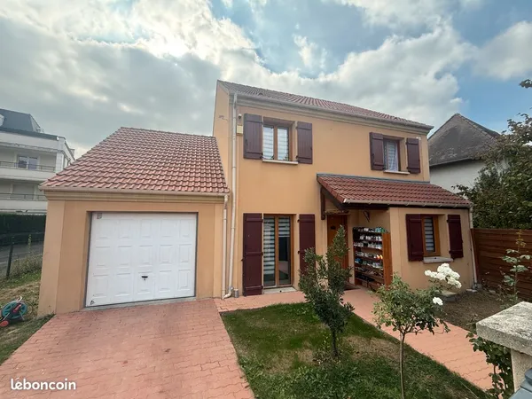 Maison T6/F6 106 m² / 313 m² de terrain