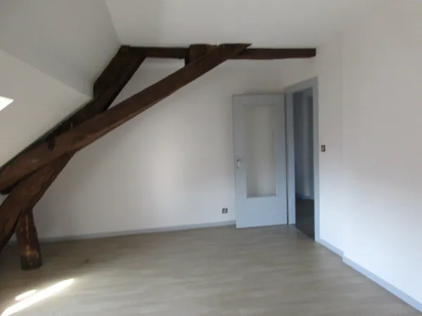 3 PIECES A FAVERNEY CENTRE BOURG
