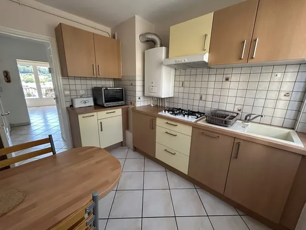 Appartement 2 pièces, 47 m2 habitables, avec cave et balcon