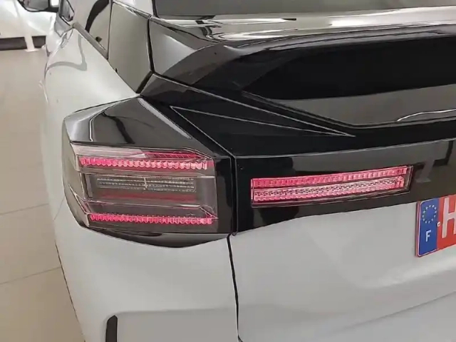 Citroën C4 hybride 145 ch e-dcs6 — photo 17