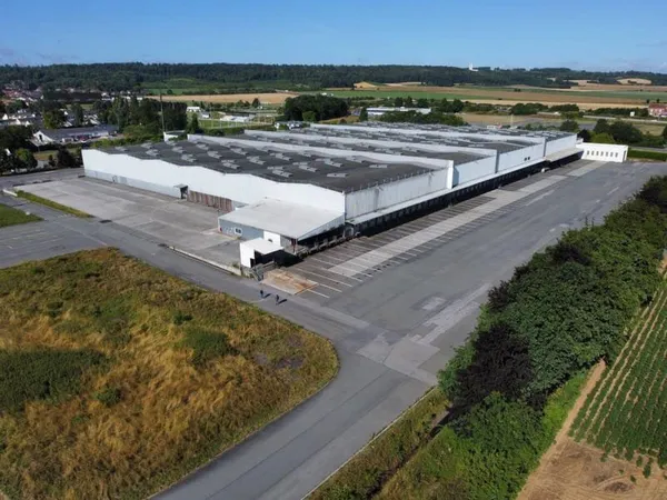 Entrepôt 25551 m²