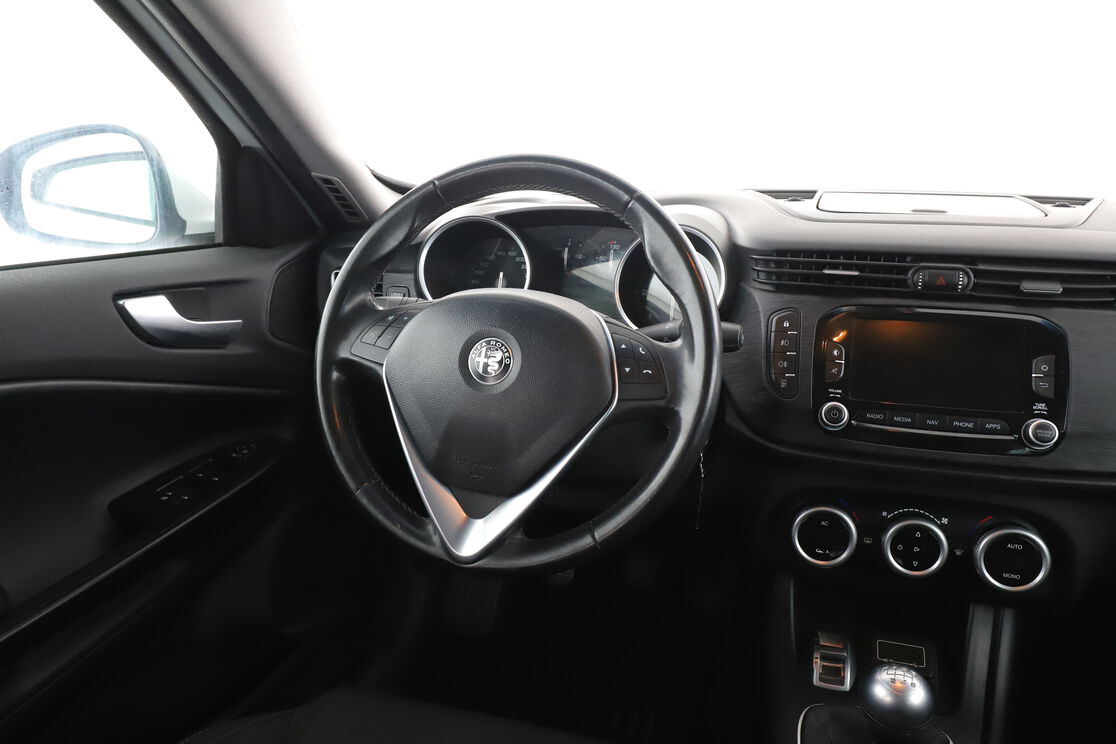 Alfa Romeo Giulietta 1.6 JTDM Super — photo 12