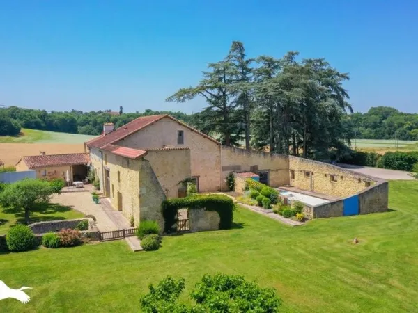 Domaine de 8 pièces principales