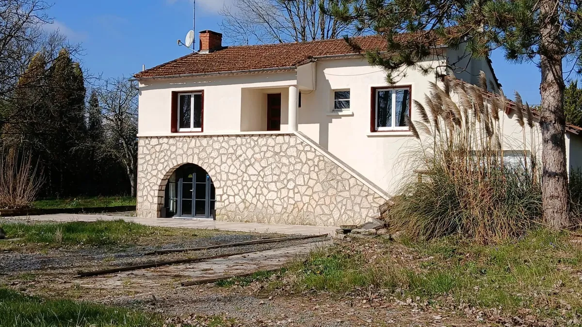 Photo 1