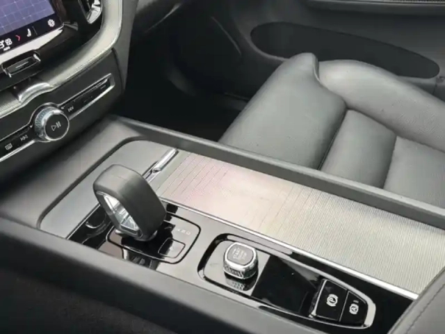 Volvo Xc60 t6 awd hybride rechargeable 253 ch+145 ch geartronic 8 — photo 28